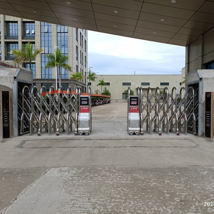 车牌识别 伸缩门 .jpg