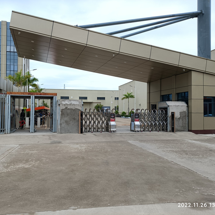 车牌识别 伸缩门.jpg