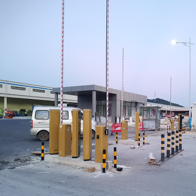 深汕合作区小漠比亚迪二期西门安装红门道闸车牌识别系统项目